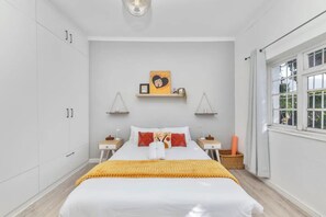 Basic-Haus, Mehrere Betten | 2 Schlafzimmer, laptopgeeigneter Arbeitsplatz, Bettwäsche