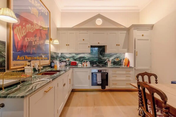 Basic House, Multiple Beds | Private kitchen