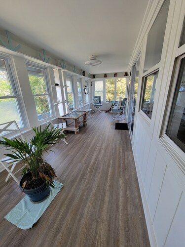 Walking distance to the beach 