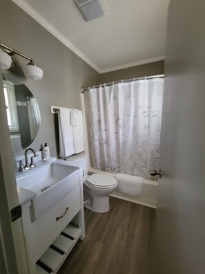Hair dryer, towels - Walking distance to the beach (Nags Head)