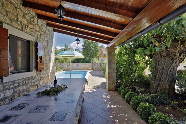Pool - Holiday home with private pool and outdoor shower (Čehići)