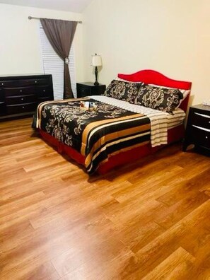3 bedrooms, desk, iron/ironing board, free WiFi