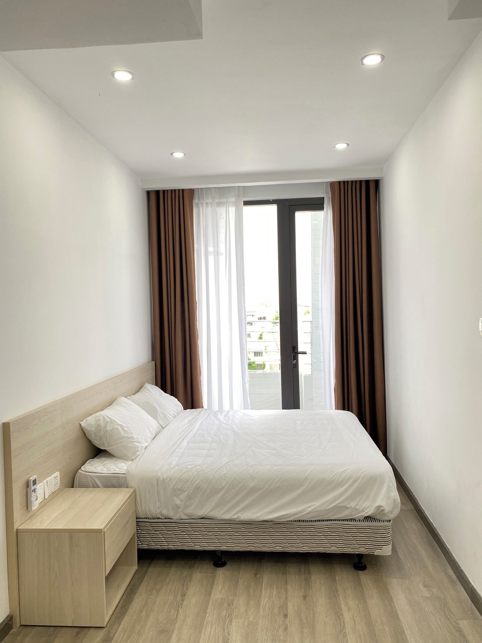 standard double room | individually furnished, desk, laptop workspace, soundproofing