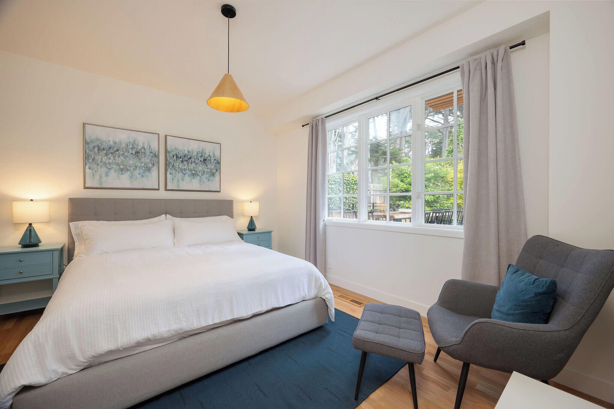 5 habitaciones, tabla de planchar con plancha, cuna de viaje y wifi 