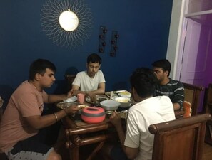 تناول الطعام