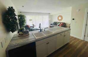 Smart TV, books - The Getaway! (Lake Ozark)