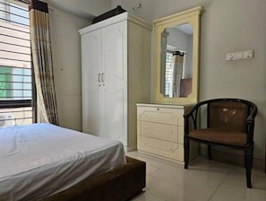 2 bedrooms, iron/ironing board, free WiFi, bed sheets