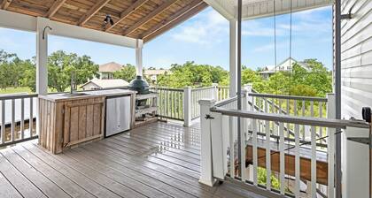 Getting Nauti by the Bay!! 5 Bedrooms, Waterfront!