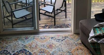 2 Bdrm Lakehouse, firepit, kayaks, & patio. FUN!