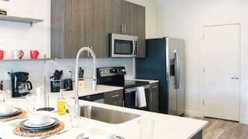 Coffee/tea maker, fridge, microwave, oven