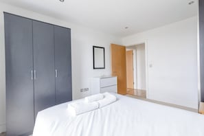 1 habitación, tabla de planchar con plancha y acceso a internet 