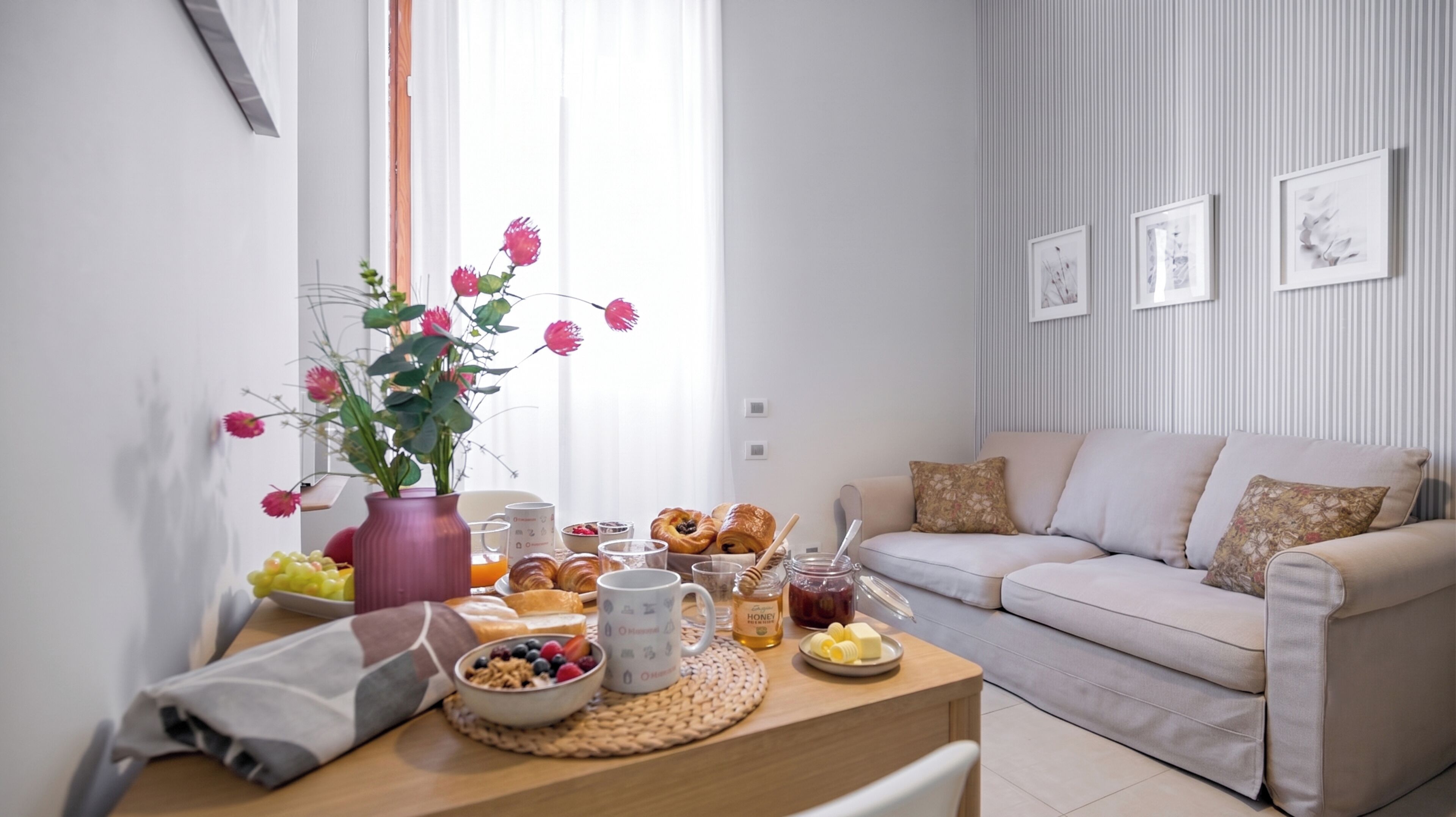 Apartamento elite | Área de estar | TV 55 polegadas com canais via satélite