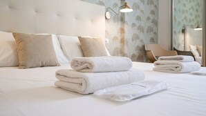 Luxury Apartment | 1 bilik tidur, peralatan tempat tidur premium, seterika/papan seterika 