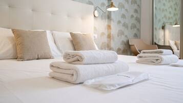 Luxury Apartment | 1 bedroom, premium bedding, iron/ironing board, cribs/infant beds
