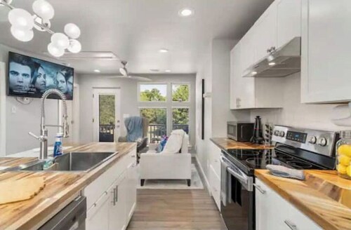 Uncontainable Style-Sleeps 7