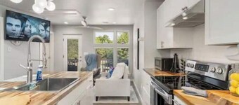 Uncontainable Style-Sleeps 7