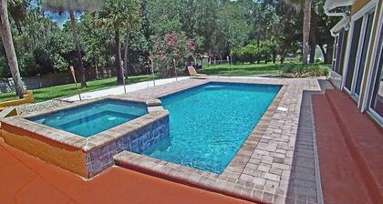Private suite 3 BR 1 BA with pool, balcony, boat parking