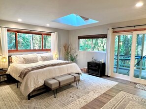 5 Schlafzimmer, Schreibtisch, Bügeleisen/Bügelbrett, Reisekinderbett