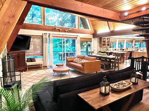 Riverfront A-frame Mt Hood! Skiing*Hiking*Hot tub