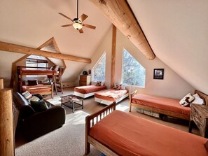 4 Schlafzimmer, Schreibtisch, Reisekinderbett, kostenloses WLAN