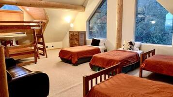 4 bedrooms, desk, travel crib, free WiFi