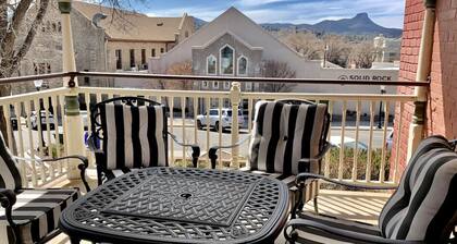 The 1900 House - 1 Block From DT