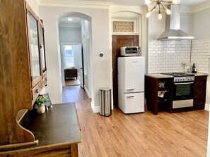 冰箱、微波炉、烤箱、炉灶