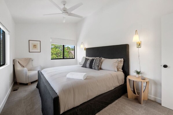 4 chambres, bureau, fer et planche à repasser, accès au Wi-Fi (inclus)