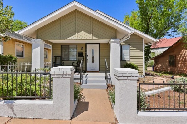 Exterior - The Friendly Place- Downtown Prescott (Prescott)