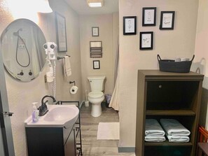 Hair dryer - The Modern Blue - Walk to Downtown Prescott! (Prescott)