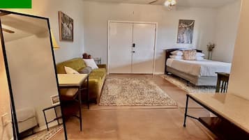 1 bedroom, desk, iron/ironing board, WiFi
