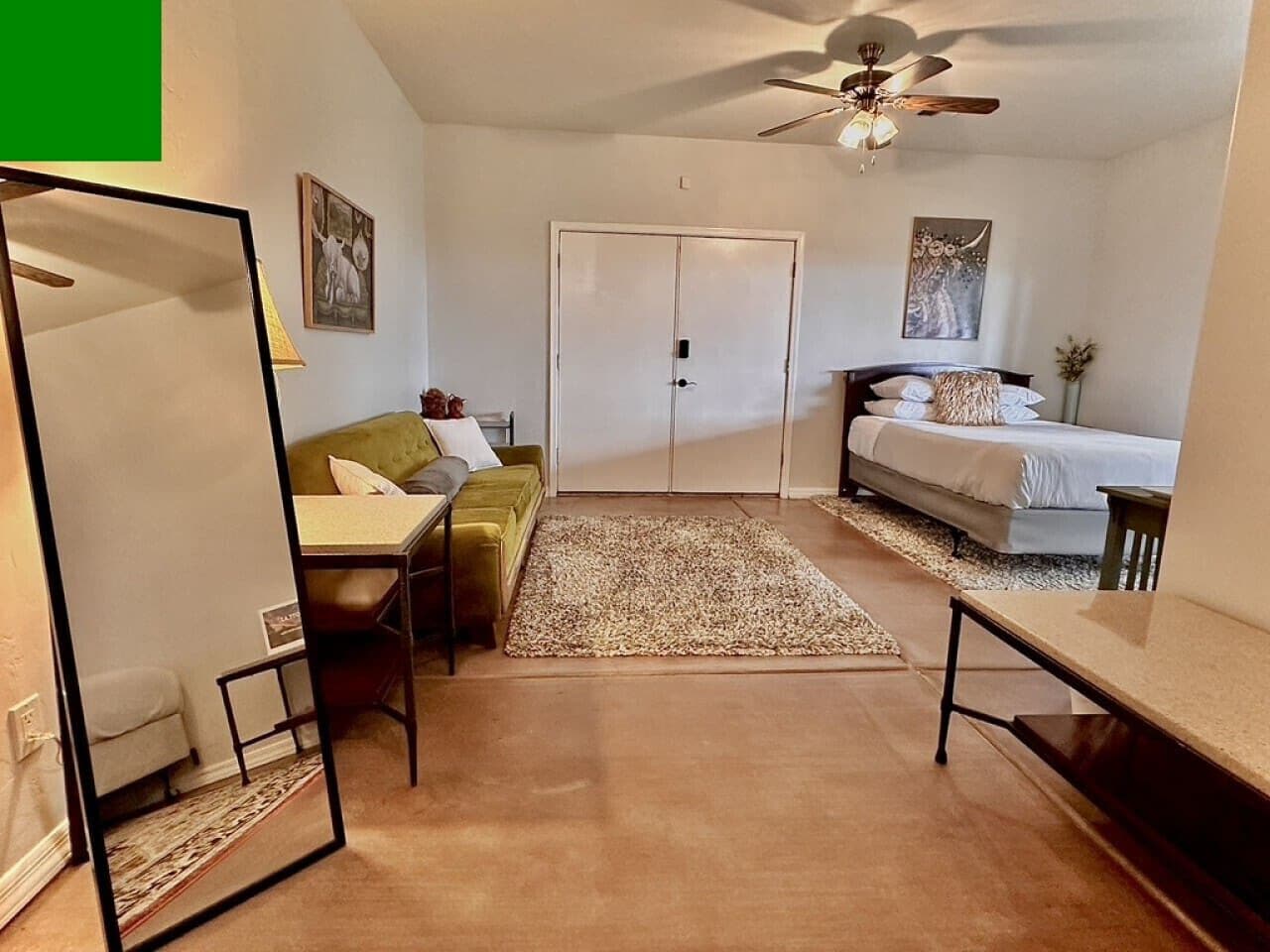 1 habitación, escritorio, tabla de planchar con plancha y wifi 