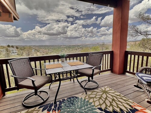 Comfy Mountain Side Stay - Incredible Views