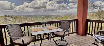 Comfy Mountain Side Stay - Incredible Views