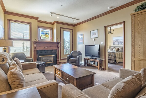 TV, fireplace - Top Floor Grandview Condo with stunning mountain views, Patio & BBQ  (Silver Star Mountain)