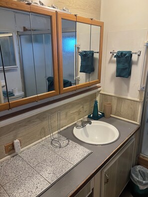 Hair dryer, towels, toilet paper - Cottage on the Riviera (Bullhead City)