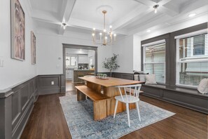 Dining - Walnut Charming Modern 5BR Home Walkable Kings (Kansas City)