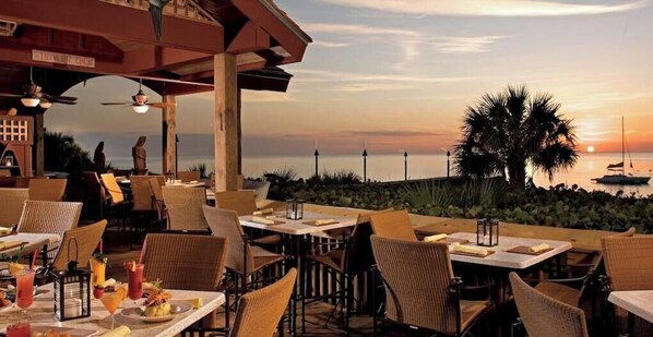 Outdoor dining - 677 Beach Break ·Beautiful 3/3 Home w/ Heated Pool (Naples)