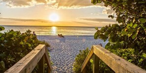 Beach nearby, sun loungers, beach towels