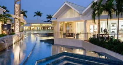 835 GulfShore Villa | Mins 2 Mercato & White Sands