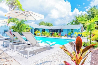 835 GulfShore Villa | Mins 2 Mercato & White Sands
