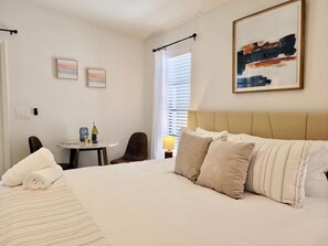 3 habitaciones, tabla de planchar con plancha, cuna de viaje y wifi