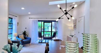 839 GulfShore Villa w/ Private Studio Near Mercato