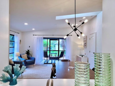 839 GulfShore Villa w/ Private Studio Near Mercato