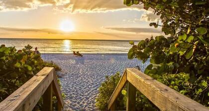 839 GulfShore Villa w/ Private Studio Near Mercato