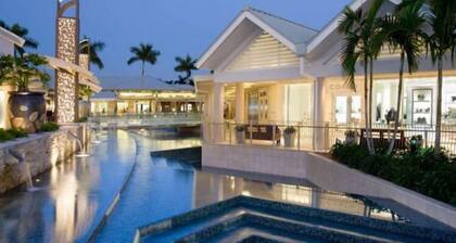 839 GulfShore Villa w/ Private Studio Near Mercato