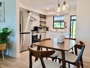 Dining - 835 Villas of GulfShore | Walk 2 Mercato & Beaches (Naples)
