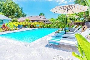 Outdoor pool, a heated pool - 835 Villas of GulfShore | Walk 2 Mercato & Beaches (Naples)