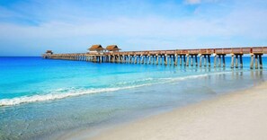 In Strandnähe, Liegestühle, Strandtücher