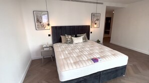 Apartment, Multiple Beds | 3 bedrooms, iron/ironing board, free WiFi, bed sheets - Lovely 3-bed Penthouse in London (London)